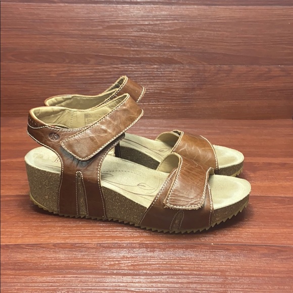 josef seibel wedge sandals